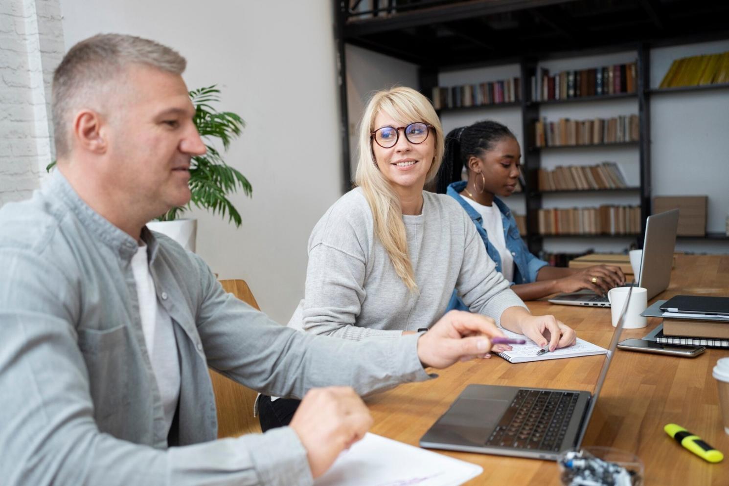 Sesión de trabajo colaborativo con cliente en nuestras instalaciones